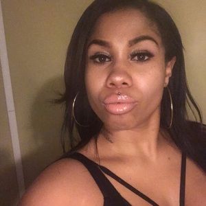 Meet your Posher, Claudia